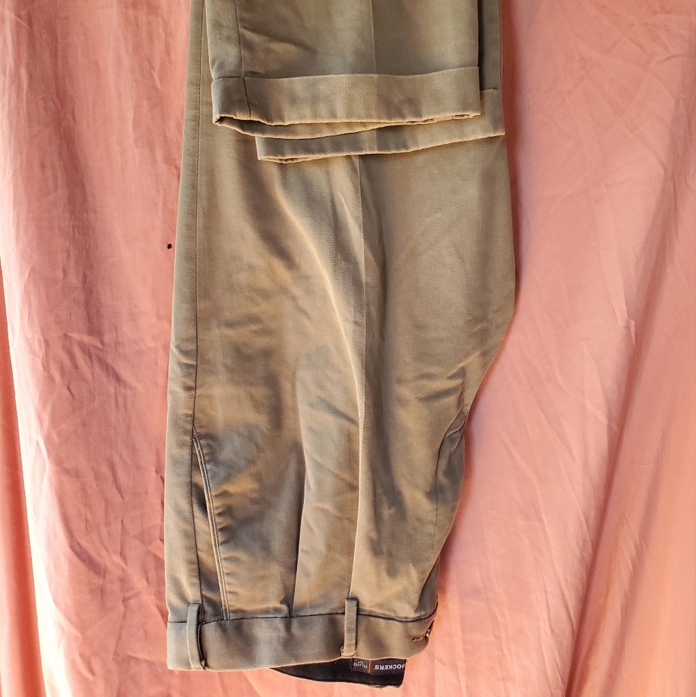 Dockers 38x32 Relaxed Fit slacks excellent condition dark Kahki